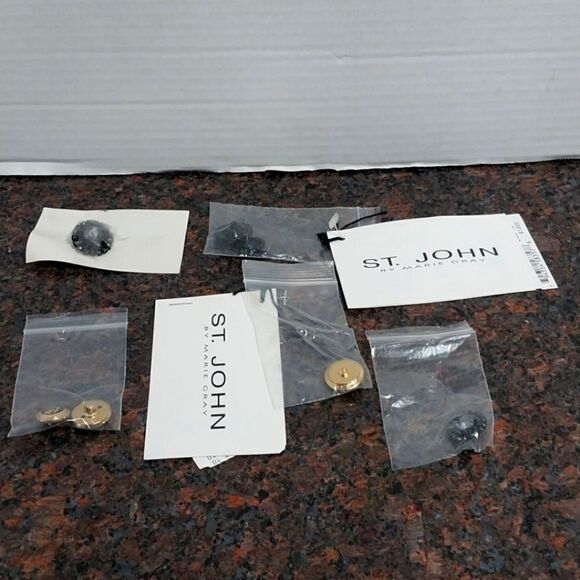 7 Authentic St.John Buttons...New - Picture 1 of 7